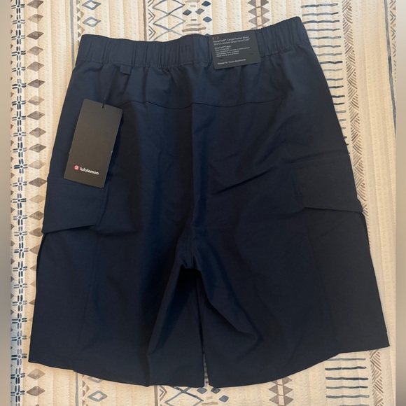 Lululemon VersaTwill Cargo Pocket Short in True Navy - Picture 5 of 9